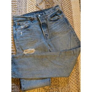 Levis 501 Distressed Light Wash Blue Jeans W28 L28
